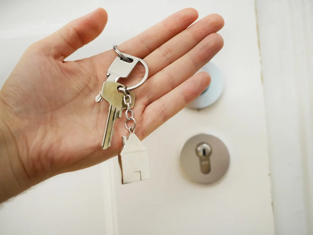 Comment Remplacer la Serrure de Votre Maison en 6 Étapes 🏡 : Guide Complet et Erreurs à Éviter